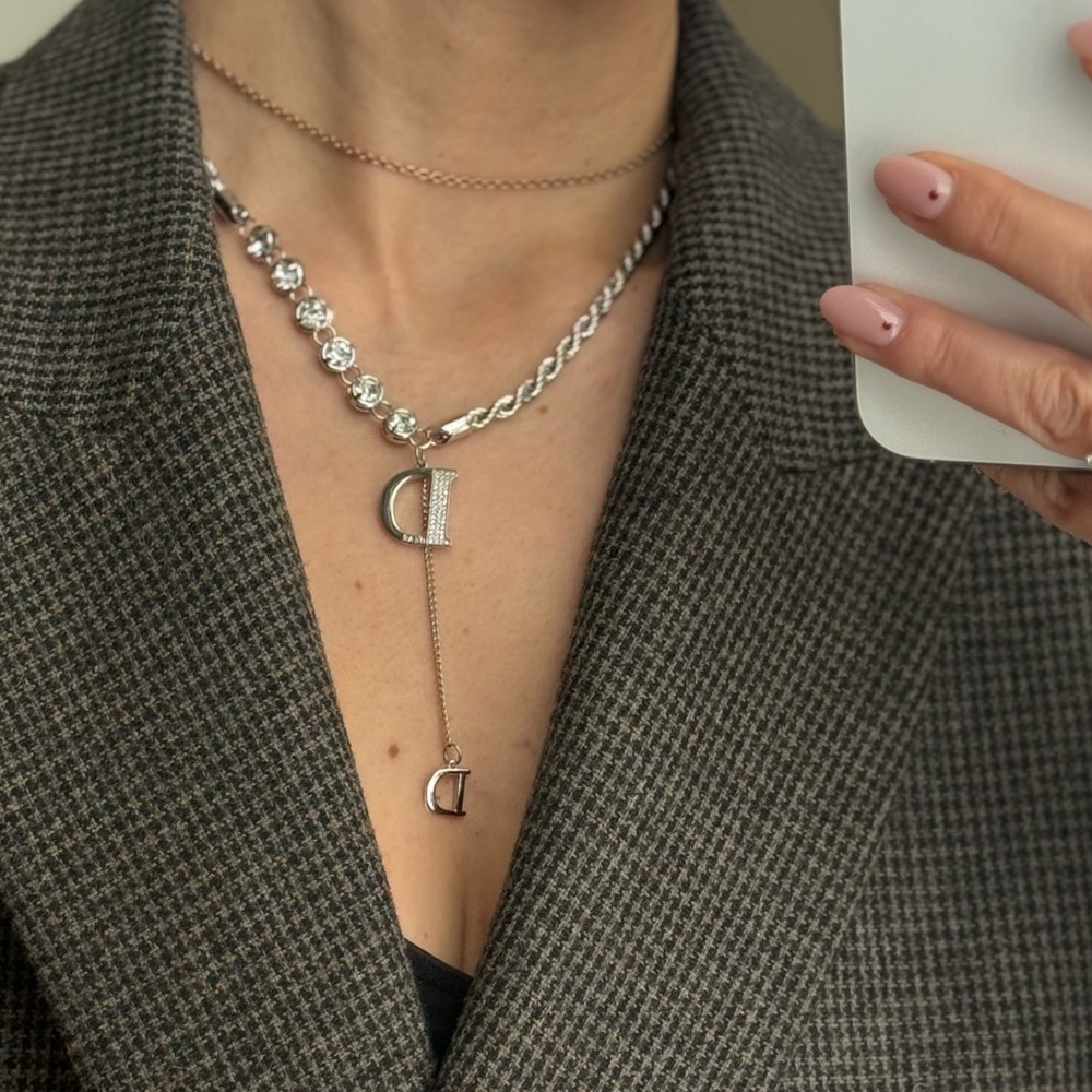 Elegant Silver Necklace with Crystal Accents